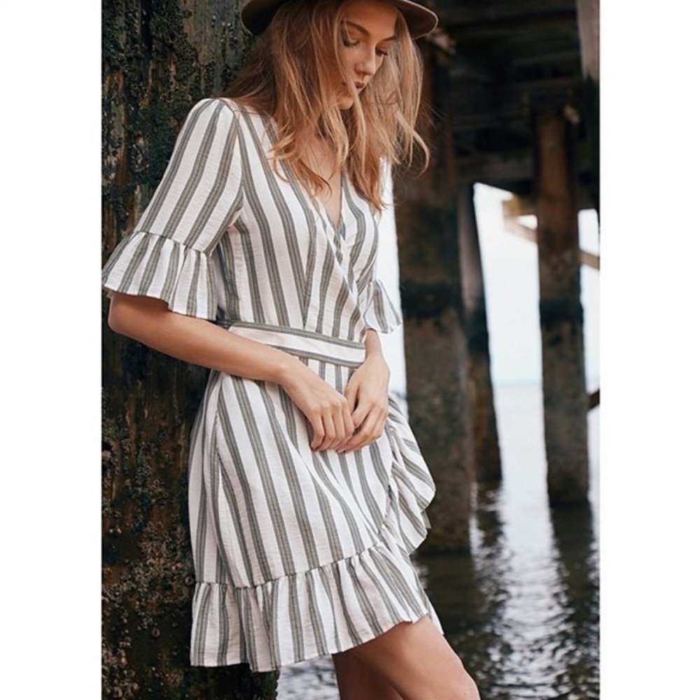 ⭐️1. State,Adorable Summer Stripes, Wrap-Around, Like New,Out of Stock On-Line,6